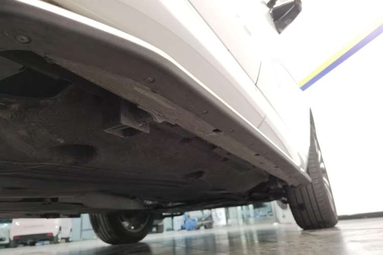 Used Land Rover Discovery Sport 2023 249 PS R-Dynamic SE Performance Tech Edition Right Side Sill