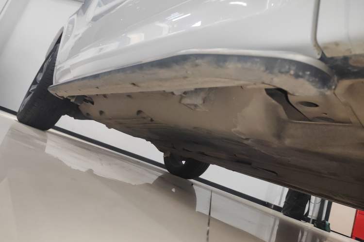 Used Land Rover Discovery Sport 2023 249 PS R-Dynamic SE Performance Tech Edition Right Side Sill