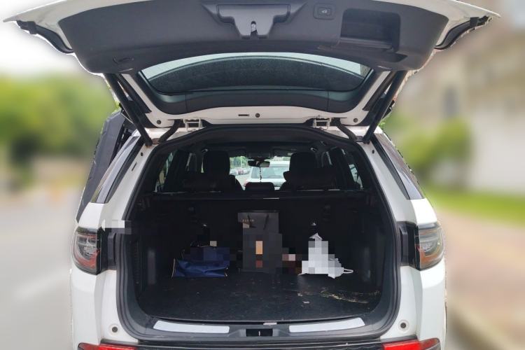 Used Land Rover Discovery Sport 2023 249 PS R-Dynamic S Performance Edition Trunk