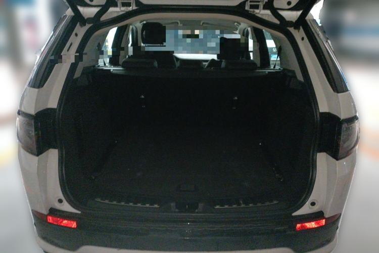 Used Land Rover Discovery Sport 2023 249 PS R-Dynamic SE Performance Tech Edition Trunk