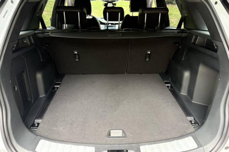Used Land Rover Discovery Sport 2023 249 PS R-Dynamic S Performance Edition Trunk