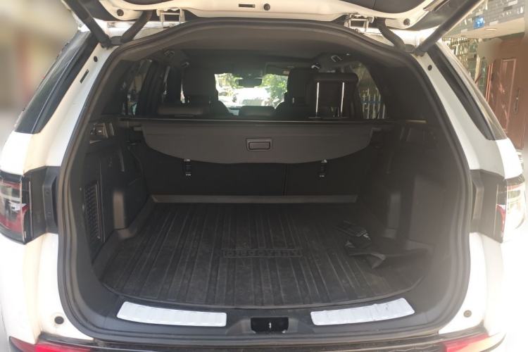 Used Land Rover Discovery Sport 2023 249 PS R-Dynamic S Performance Edition Trunk