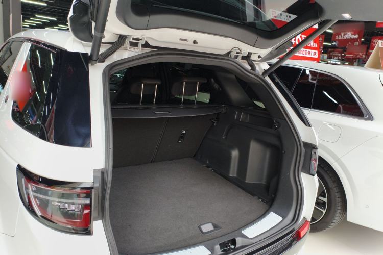 Used Land Rover Discovery Sport 2023 249 PS R-Dynamic S Performance Edition Trunk