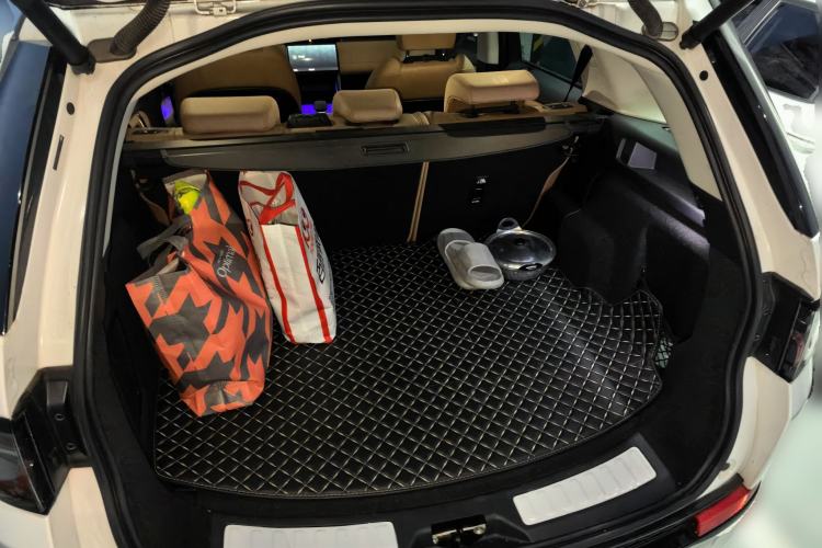 Used Land Rover Discovery Sport 2023 249 PS R-Dynamic SE Performance Tech Edition Trunk