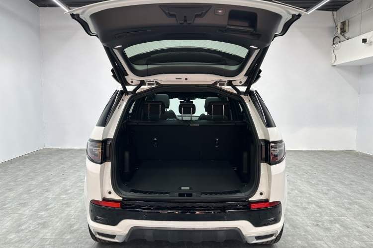 Used Land Rover Discovery Sport 2023 249 PS R-Dynamic S Performance Edition Trunk