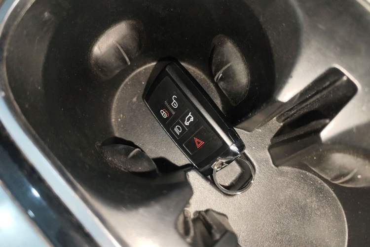Used Land Rover Discovery Sport 2023 249 PS R-Dynamic SE Performance Tech Edition Vehicle Key