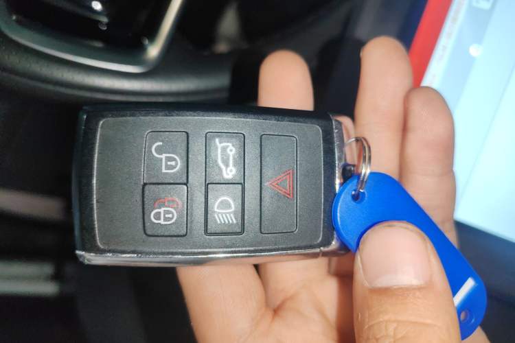 Used Land Rover Discovery Sport 2023 249 PS R-Dynamic SE Performance Tech Edition Vehicle Key