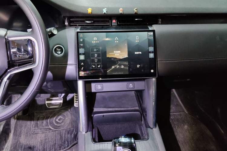Used Land Rover Discovery Sport 2024 Luxury Custom Edition Audio And AC Panel