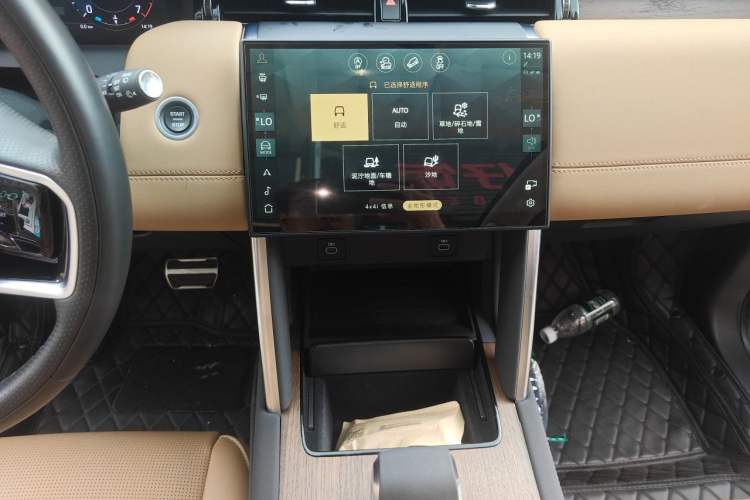 Used Land Rover Discovery Sport 2024 Performance Tech Edition Audio And AC Panel