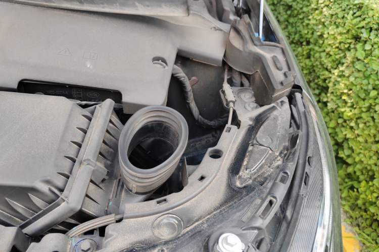 Used Land Rover Discovery Sport 2024 Performance Tech Edition Engine Bay Left