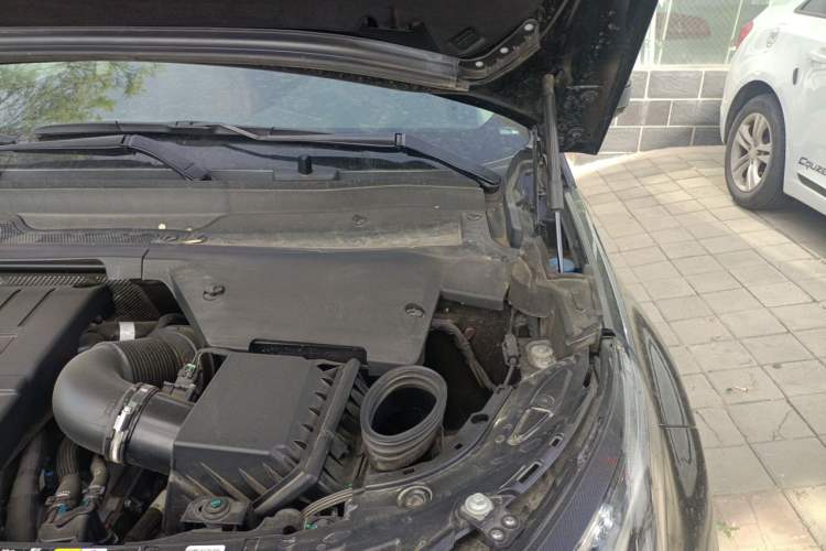 Used Land Rover Discovery Sport 2024 Performance Tech Edition Engine Bay Left
