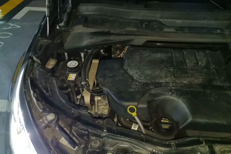 Used Land Rover Discovery Sport 2024 Luxury Custom Edition Engine Bay Right