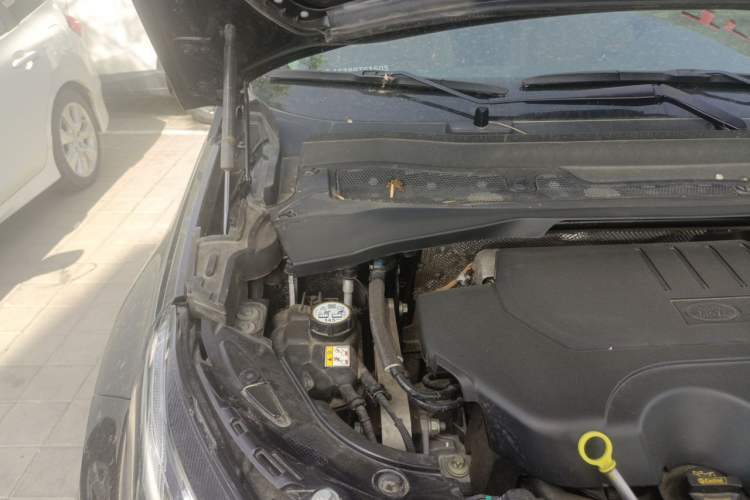 Used Land Rover Discovery Sport 2024 Performance Tech Edition Engine Bay Right