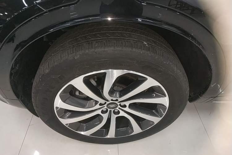 Used Land Rover Discovery Sport 2024 Performance Tech Edition Exterior 4
