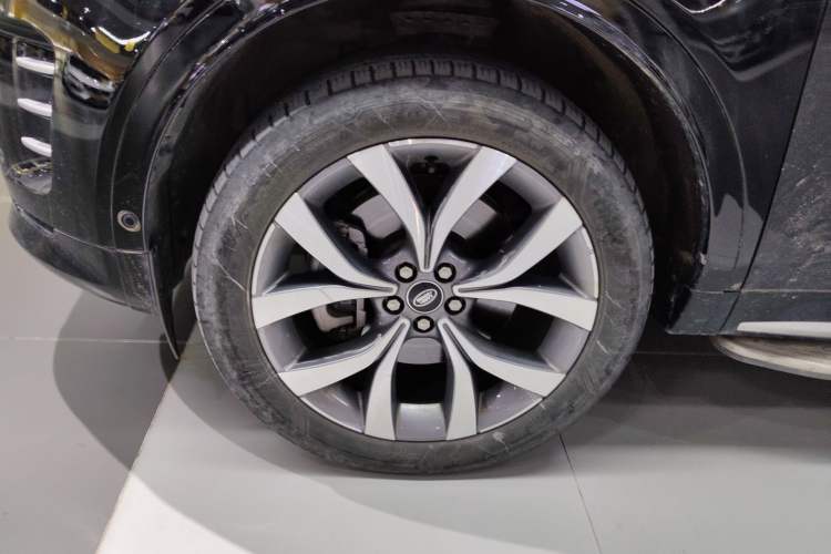 Used Land Rover Discovery Sport 2024 Luxury Custom Edition Exterior 4