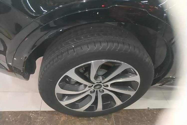 Used Land Rover Discovery Sport 2024 Performance Tech Edition Exterior 5