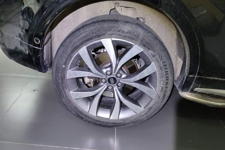 Used Land Rover Discovery Sport 2024 Luxury Custom Edition Exterior 5