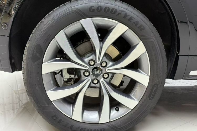 Used Land Rover Discovery Sport 2024 Luxury Custom Edition Exterior 6