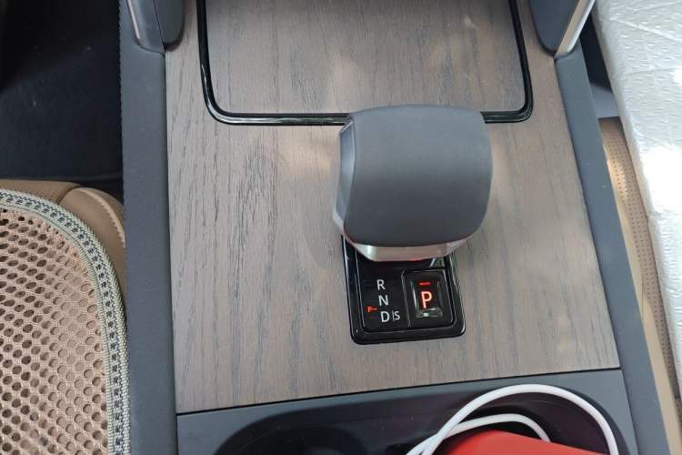 Used Land Rover Discovery Sport 2024 Performance Tech Edition Gear Lever