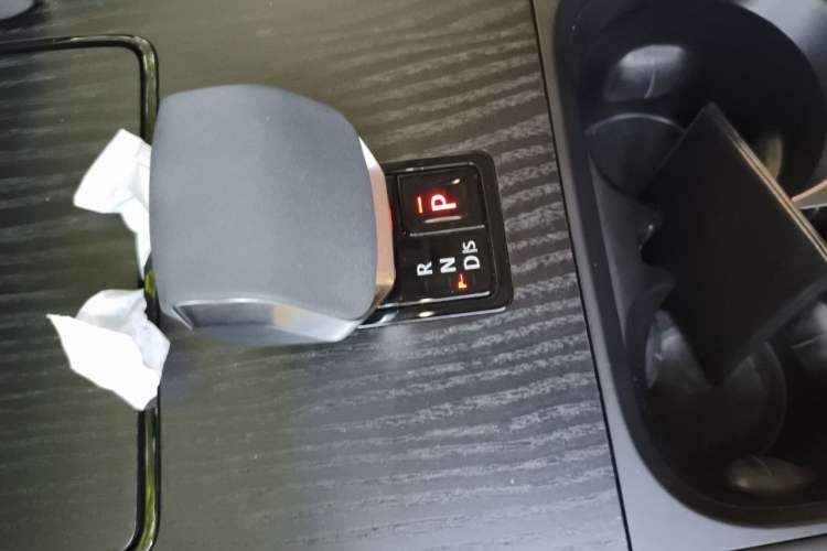 Used Land Rover Discovery Sport 2024 Luxury Custom Edition Gear Lever