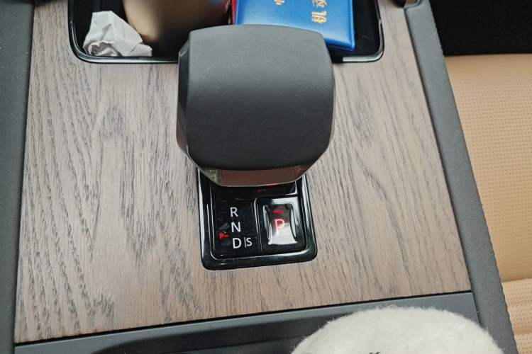 Used Land Rover Discovery Sport 2024 Performance Tech Edition Gear Lever