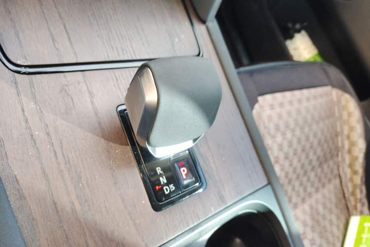 Used Land Rover Discovery Sport 2024 Performance Tech Edition Gear Lever