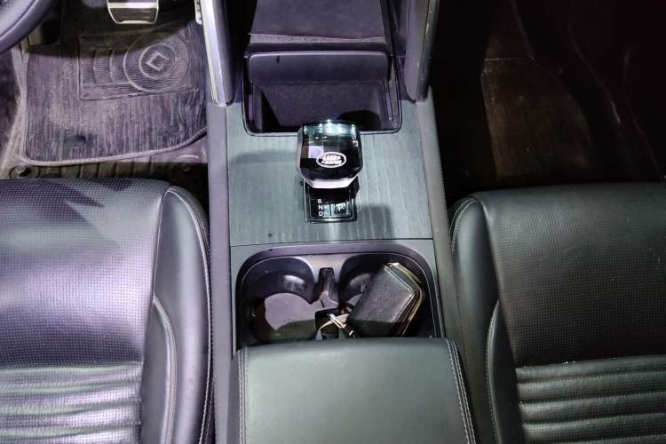 Used Land Rover Discovery Sport 2024 Luxury Custom Edition Gear Lever