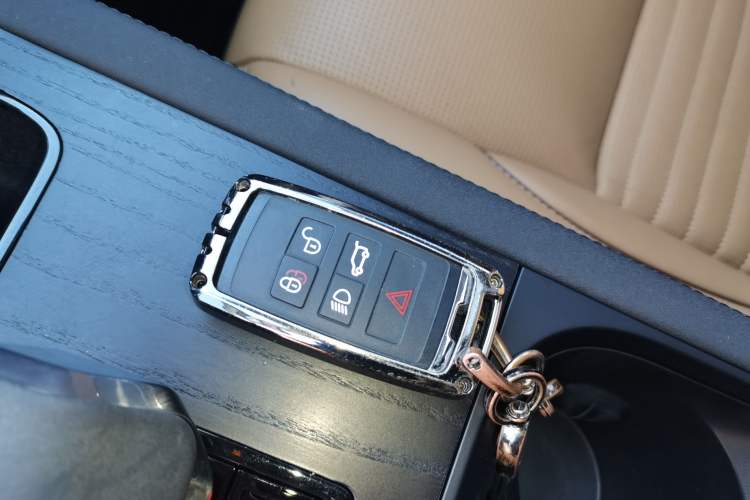 Used Land Rover Discovery Sport 2024 Luxury Custom Edition Interior 1