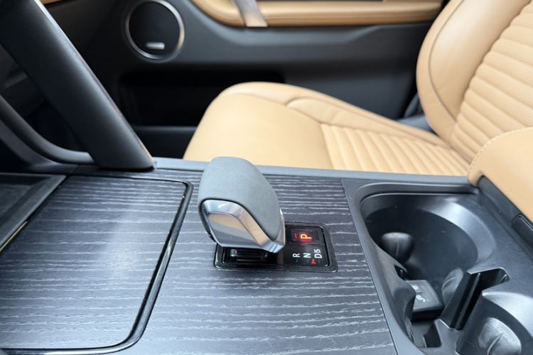Used Land Rover Discovery Sport 2024 Luxury Custom Edition Interior 12