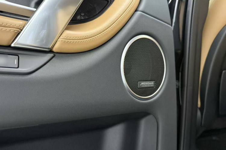 Used Land Rover Discovery Sport 2024 Luxury Custom Edition Interior 4
