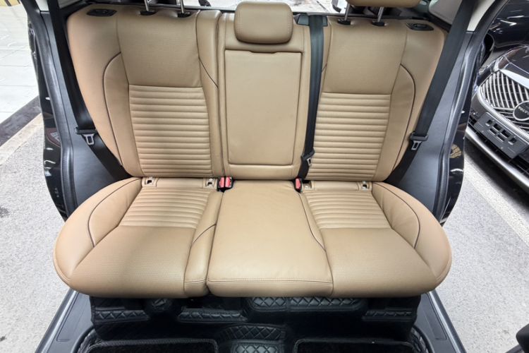 Used Land Rover Discovery Sport 2024 Luxury Custom Edition Interior 5