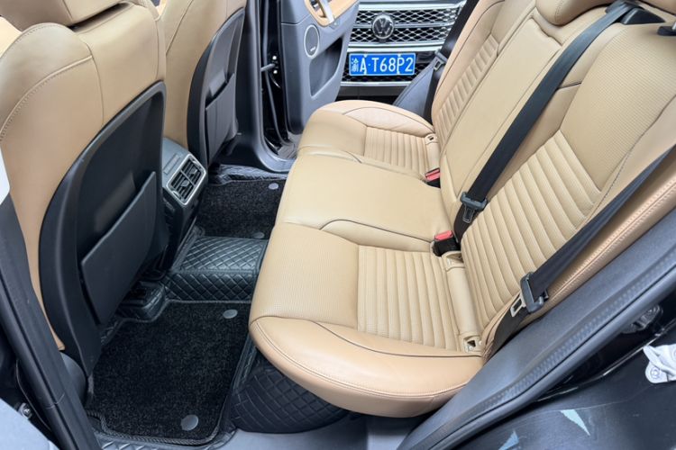 Used Land Rover Discovery Sport 2024 Luxury Custom Edition Interior 6