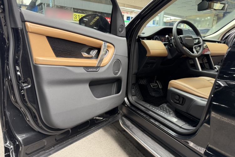 Used Land Rover Discovery Sport 2024 Luxury Custom Edition Interior 8