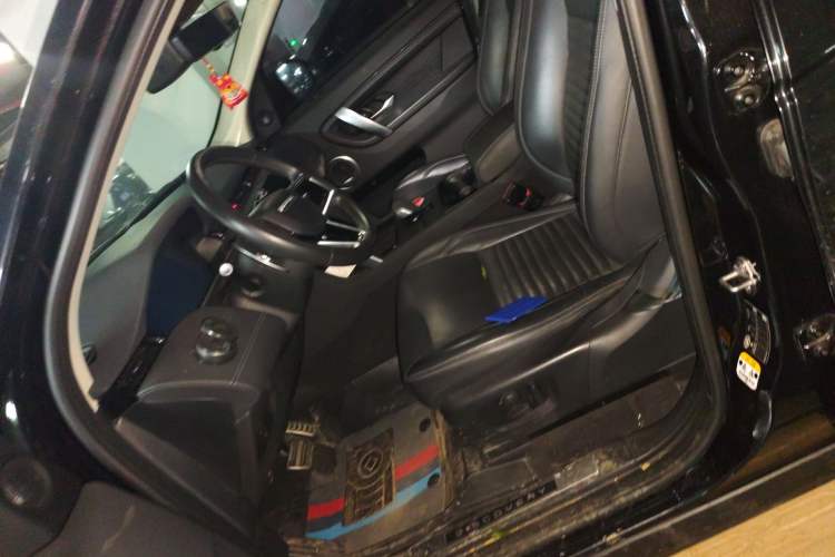 Used Land Rover Discovery Sport 2024 Luxury Custom Edition Left Front Seat