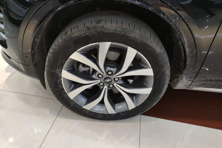 Used Land Rover Discovery Sport 2024 Luxury Custom Edition Left Front Wheel Hub