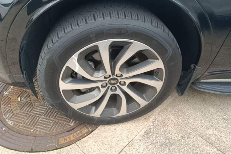 Used Land Rover Discovery Sport 2024 Performance Tech Edition Left Front Wheel Hub