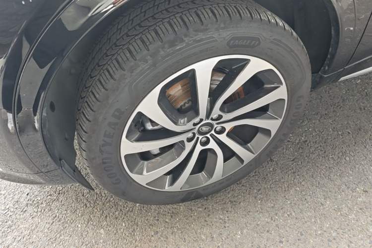 Used Land Rover Discovery Sport 2024 Performance Tech Edition Left Front Wheel Hub