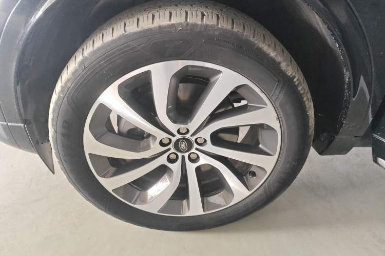 Used Land Rover Discovery Sport 2024 Performance Tech Edition Left Front Wheel Hub