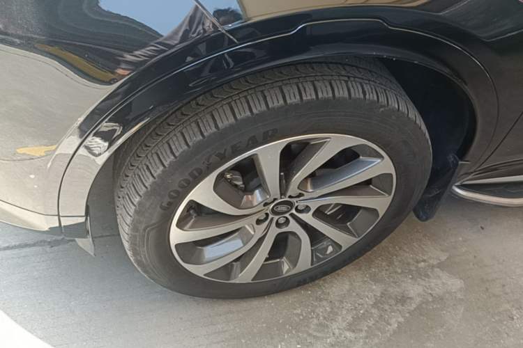 Used Land Rover Discovery Sport 2024 Performance Tech Edition Left Front Wheel Hub