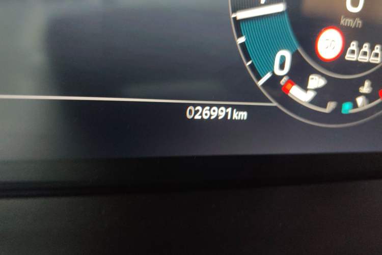 Used Land Rover Discovery Sport 2024 Luxury Custom Edition Odometer Close Up