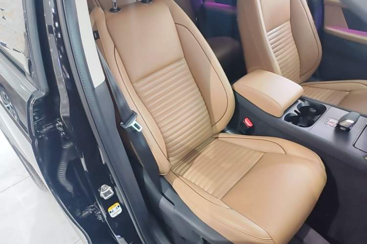 Used Land Rover Discovery Sport 2024 Luxury Custom Edition Right Front Seat