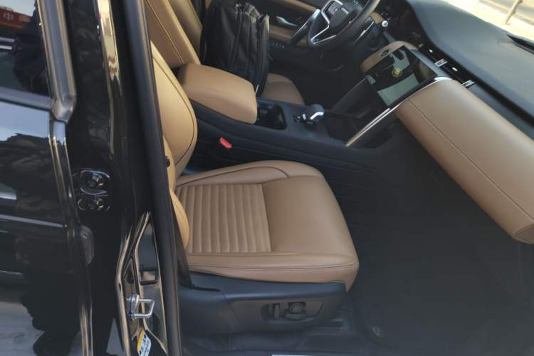 Used Land Rover Discovery Sport 2024 Luxury Custom Edition Right Front Seat
