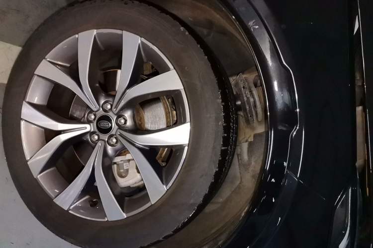 Used Land Rover Discovery Sport 2024 Luxury Custom Edition Right Front Wheel Hub