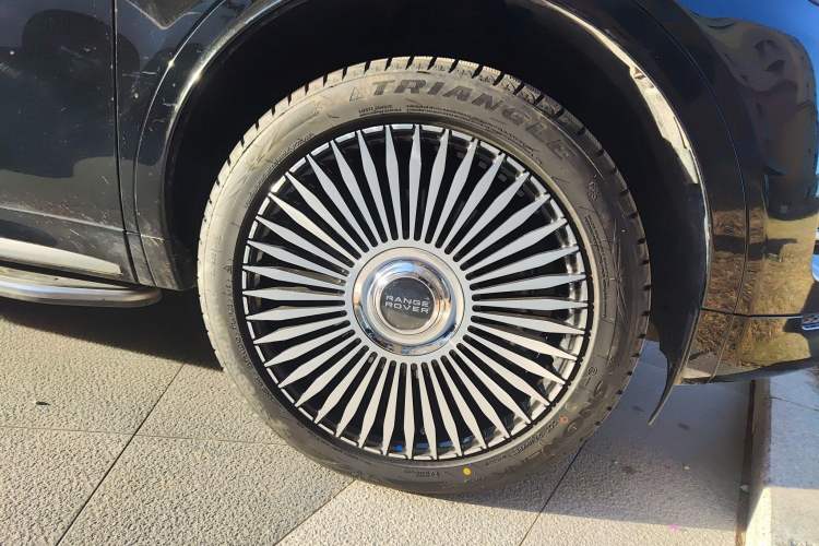 Used Land Rover Discovery Sport 2024 Performance Tech Edition Right Front Wheel Hub