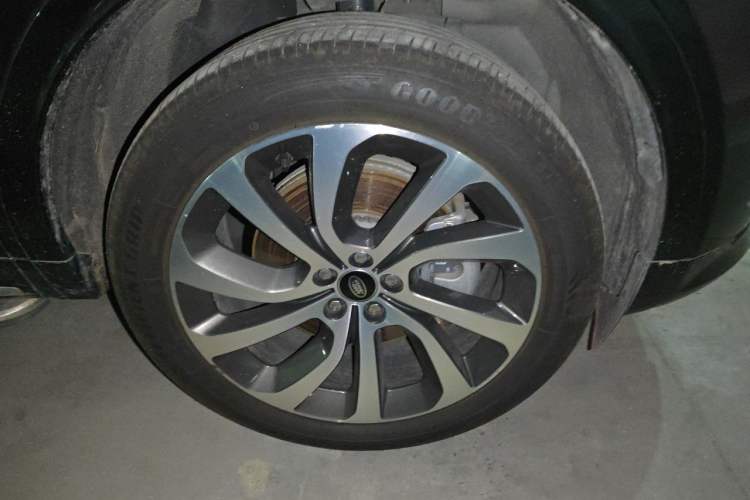 Used Land Rover Discovery Sport 2024 Performance Tech Edition Right Front Wheel Hub