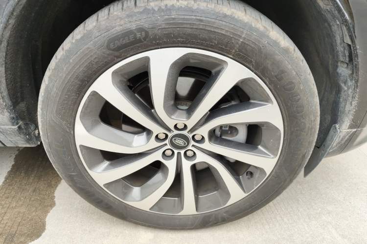 Used Land Rover Discovery Sport 2024 Performance Tech Edition Right Front Wheel Hub
