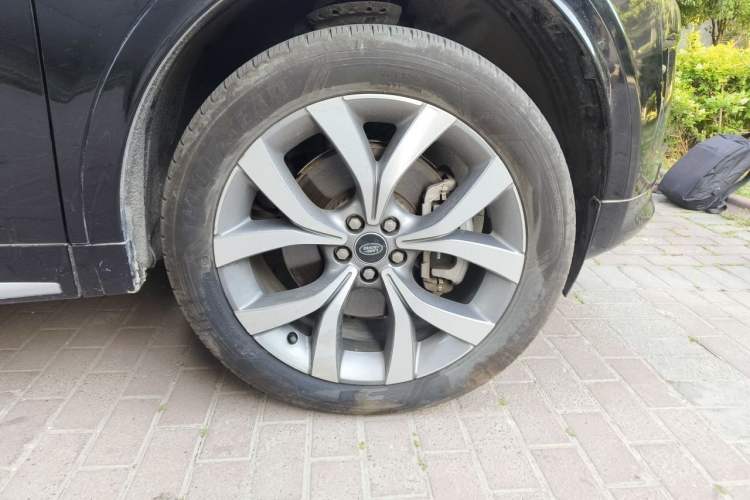 Used Land Rover Discovery Sport 2024 Performance Tech Edition Right Front Wheel Hub