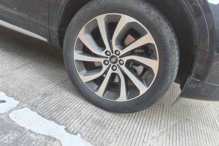 Used Land Rover Discovery Sport 2024 Performance Tech Edition Right Front Wheel Hub
