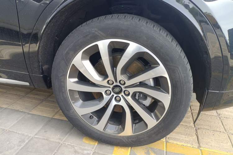 Used Land Rover Discovery Sport 2024 Performance Tech Edition Right Front Wheel Hub
