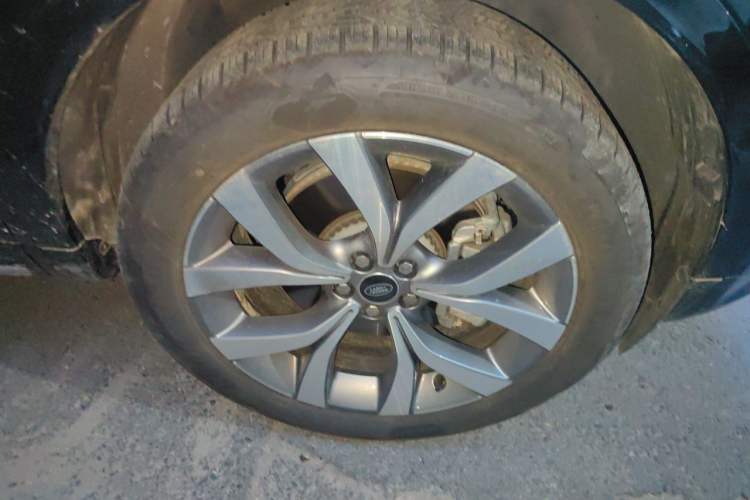 Used Land Rover Discovery Sport 2024 Performance Tech Edition Right Front Wheel Hub